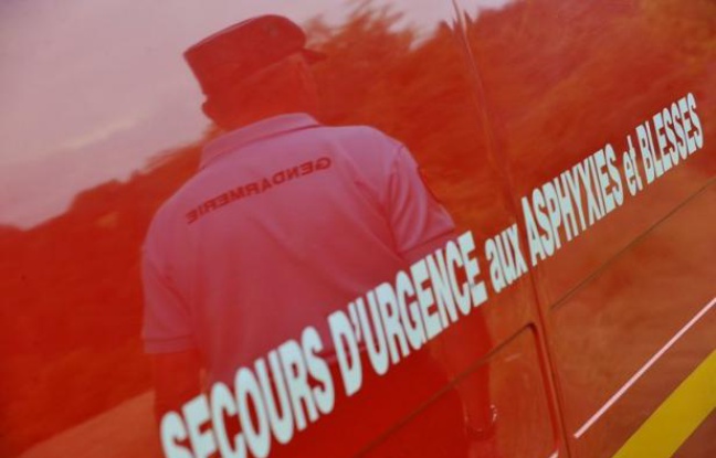 Un homme est mort et 24 personnes ont été blessées, dont quatre grièvement, dans l'accident d'un car qui transportait 47 Britanniques, tôt dimanche matin sur l'autoroute A26 près de Châlons-en-Champagne, selon la préfecture de la Marne et les services d'information routière. Un homme est mort et 24 personnes ont été blessées, dont quatre grièvement, dans l'accident d'un car qui transportait 47 Britanniques, tôt dimanche matin sur l'autoroute A26 près de Châlons-en-Champagne, selon la préfecture de la Marne et les services d'information routière.