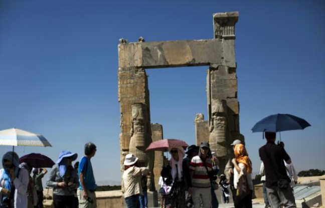 Des touristes chinois de Hong Kong à Persépolis, l'ancienne cité Perse près de Shiraz en Iran, le 26 septembre 2014 Des touristes chinois de Hong Kong à Persépolis, l'ancienne cité Perse près de Shiraz en Iran, le 26 septembre 2014