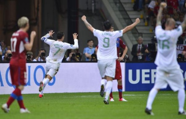 Portuguese forward Cristiano Ronaldo (2nd L) celebrates with team mates after scoring a goal during the Euro 2012 football championships quarter-final match between the Czech Republic and Portugal on June 21, 2012 at the National Stadium in Warsaw. AFP PHOTO / FABRICE COFFRINI Portuguese forward Cristiano Ronaldo (2nd L) celebrates with team mates after scoring a goal during the Euro 2012 football championships quarter-final match between the Czech Republic and Portugal on June 21, 2012 at the National Stadium in Warsaw. AFP PHOTO / FABRICE COFFRINI