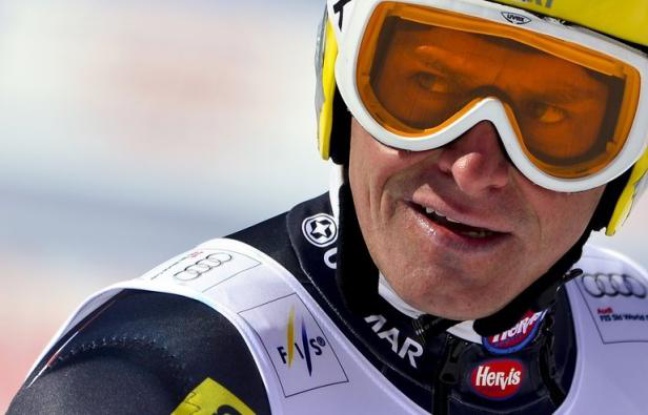 Le champion croate Ivica Kostelic a subi une nouvelle opération de son genou droit dans une clinique suisse, a annoncé mardi la Fédération croate du ski alpin Le champion croate Ivica Kostelic a subi une nouvelle opération de son genou droit dans une clinique suisse, a annoncé mardi la Fédération croate du ski alpin