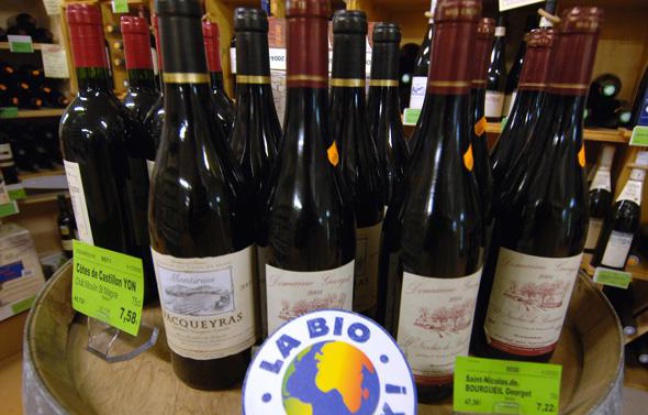 Des vins biologiques vendus dans une coopérative. Des vins biologiques vendus dans une coopérative.