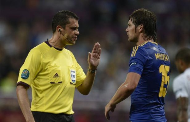 L'arbitre hongrois Viktor Kassai, qui n'a pas accordé mardi le but valable à l'Ukraine contre l'Angleterre à l'Euro-2012, est désolé pour l'erreur qu'il a commise avec ses assesseurs, a-t-il dit jeudi sur le site de la Fédération hongroise de football (MLSZ). L'arbitre hongrois Viktor Kassai, qui n'a pas accordé mardi le but valable à l'Ukraine contre l'Angleterre à l'Euro-2012, est désolé pour l'erreur qu'il a commise avec ses assesseurs, a-t-il dit jeudi sur le site de la Fédération hongroise de football (MLSZ).