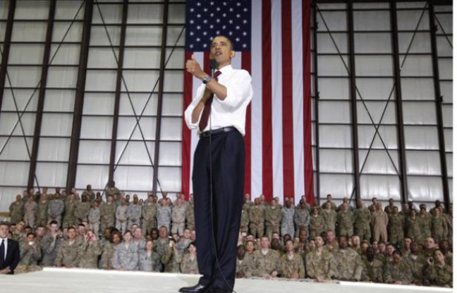 Le président américain Barack Obama s'adresse à ses troupes, sur la base de Bagram, près de Kaboul, le 2 mai 2012. Le président américain Barack Obama s'adresse à ses troupes, sur la base de Bagram, près de Kaboul, le 2 mai 2012.