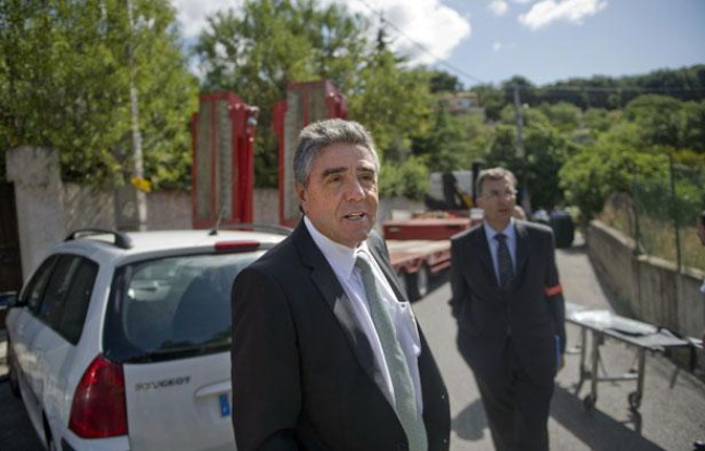 L'ancien préfet des Bouches-du-Rhône, Gilles Leclair, sur une scène de crime le 20 juillet 2011 à Marseille. L'ancien préfet des Bouches-du-Rhône, Gilles Leclair, sur une scène de crime le 20 juillet 2011 à Marseille.
