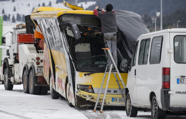 Deux adolescents sont morts dans l'accident d'n bus scolaire à Montbenoît (Doubs), le 10 février 2016. Deux adolescents sont morts dans l'accident d'n bus scolaire à Montbenoît (Doubs), le 10 février 2016.
