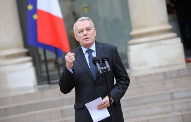 Jean-Marc Ayrault à la sortie du Conseil des ministres le 3 janvier 2012. Jean-Marc Ayrault à la sortie du Conseil des ministres le 3 janvier 2012.
