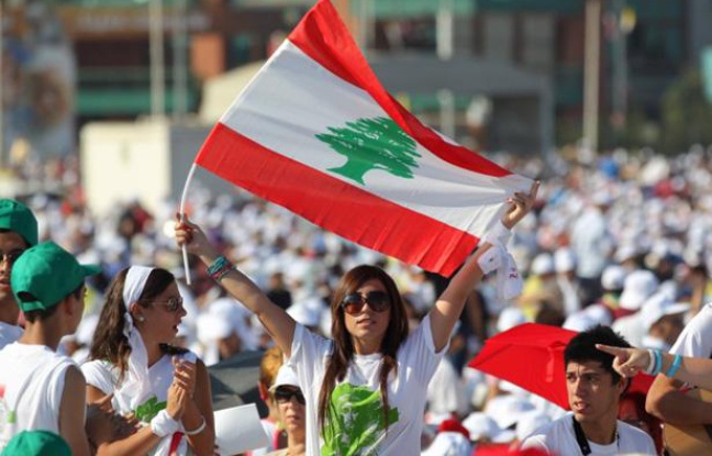 Des chrétiens du Liban pendant la messe en plein air du pape Benoît XVI, le 16 septembre 2012 à Beyrouth. Des chrétiens du Liban pendant la messe en plein air du pape Benoît XVI, le 16 septembre 2012 à Beyrouth.