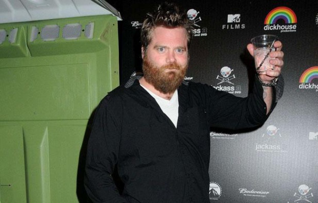 Ryan Dunn, l'un des membres de Jackass, lors de la soirée pour la sortie du DVD aux Studios Paramount, le 7 mars 2011, à Los Angeles. Ryan Dunn, l'un des membres de Jackass, lors de la soirée pour la sortie du DVD aux Studios Paramount, le 7 mars 2011, à Los Angeles.