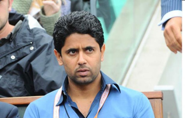Nasser Al-Khelaïfi pendant le match entre Novak Djokovic et Andreas Seppi, à Roland-Garros, le 3 juin 2012. Nasser Al-Khelaïfi pendant le match entre Novak Djokovic et Andreas Seppi, à Roland-Garros, le 3 juin 2012.