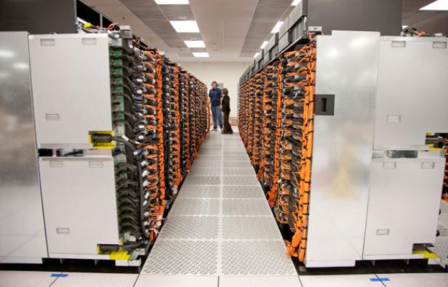 Sequoia, le superordinateur le plus rapide du monde au 18 juin 2012, fabriqué par IBM pour le département américain de l'Energie. Sequoia, le superordinateur le plus rapide du monde au 18 juin 2012, fabriqué par IBM pour le département américain de l'Energie.