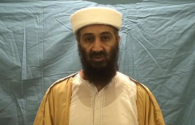Une fois dans la pièce, Owen écrit avoir vu "du sang et de la matière cérébrale s'épancher sur le côté de son crâne". Le corps de Ben Laden tressautait encore. Owen et un autre Seal ont alors "pointé leur visée laser sur sa poitrine et tiré plusieurs coups" jusqu'à ce que le corps ne bouge plus. Une fois dans la pièce, Owen écrit avoir vu "du sang et de la matière cérébrale s'épancher sur le côté de son crâne". Le corps de Ben Laden tressautait encore. Owen et un autre Seal ont alors "pointé leur visée laser sur sa poitrine et tiré plusieurs coups" jusqu'à ce que le corps ne bouge plus.