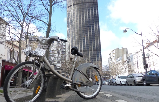 Une station Vélib' à deux pas de la tour Montparnasse, à Paris. Une station Vélib' à deux pas de la tour Montparnasse, à Paris.