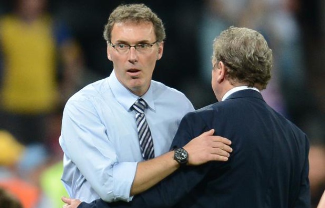 Laurent Blanc salue le sélectionneur anglais Roy Hodgson à la fin du match France-Angleterre, le 11 juin 2012. Laurent Blanc salue le sélectionneur anglais Roy Hodgson à la fin du match France-Angleterre, le 11 juin 2012.