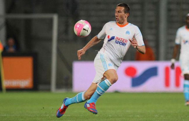 L'ailier international Morgan Amalfitano, le 13 mai 2012 au Stade Vélodrome (Marseille). L'ailier international Morgan Amalfitano, le 13 mai 2012 au Stade Vélodrome (Marseille).