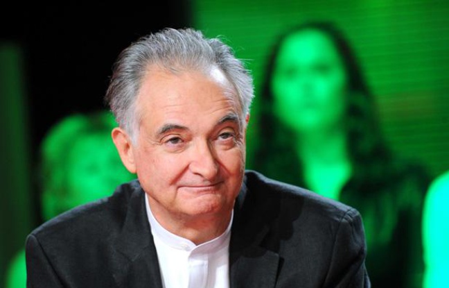 Jacques Attali, économiste et écrivain, sur un plateau de télévision en avril 2011. Jacques Attali, économiste et écrivain, sur un plateau de télévision en avril 2011.