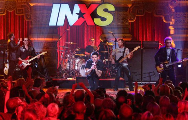 Le groupe de rock australien INXS sur scène à Los Angeles en 2005. Le groupe de rock australien INXS sur scène à Los Angeles en 2005.