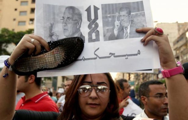 Les bureaux de vote ont ouvert samedi en Egypte pour le second tour de la première présidentielle depuis la chute de Hosni Moubarak l'an dernier, qui opposera l'ancien militaire Ahmad Chafiq au Frère musulman Mohammed Morsi. Les bureaux de vote ont ouvert samedi en Egypte pour le second tour de la première présidentielle depuis la chute de Hosni Moubarak l'an dernier, qui opposera l'ancien militaire Ahmad Chafiq au Frère musulman Mohammed Morsi.