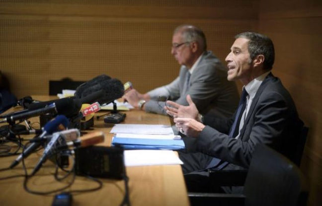 Six policiers lyonnais, placés en garde à vue depuis mardi dans le cadre d'une enquête pour des faits de corruption, ont été mis en examen jeudi notamment pour "corruption passive par personne dépositaire de l'autorité publique", a-t-on appris de source judiciaire. Six policiers lyonnais, placés en garde à vue depuis mardi dans le cadre d'une enquête pour des faits de corruption, ont été mis en examen jeudi notamment pour "corruption passive par personne dépositaire de l'autorité publique", a-t-on appris de source judiciaire.
