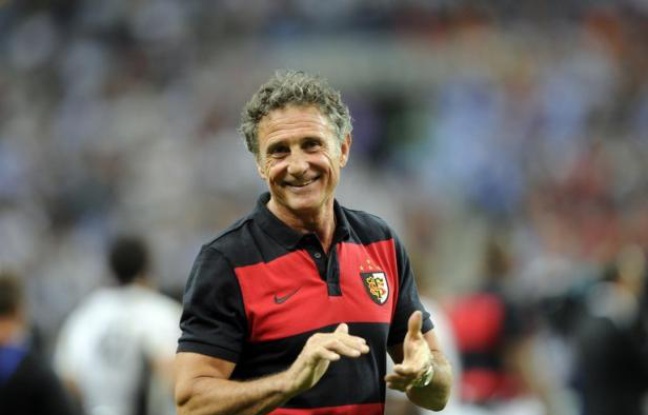 Le manageur général du Stade Toulousain, Guy Novès, s?est élevé mercredi contre un "faux doublon", samedi à domicile pour la 9e journée de Top 14 contre le Stade Français, qui l'empêchera d'aligner ses internationaux de retour de Nouvelle-Zélande. Le manageur général du Stade Toulousain, Guy Novès, s?est élevé mercredi contre un "faux doublon", samedi à domicile pour la 9e journée de Top 14 contre le Stade Français, qui l'empêchera d'aligner ses internationaux de retour de Nouvelle-Zélande.