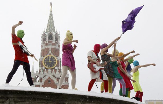 Le groupe de punk rock féministe et anti-Poutine Pussy Riot à Moscou, le 20 janvier 2012. Le groupe de punk rock féministe et anti-Poutine Pussy Riot à Moscou, le 20 janvier 2012.