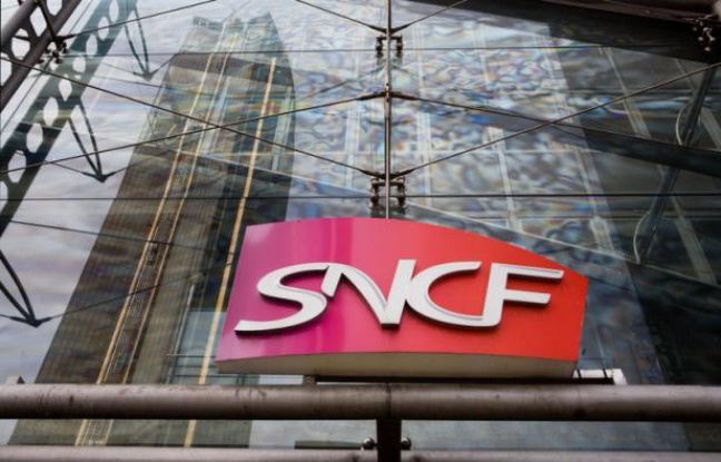 Un agent de la SNCF travaillant dans un service dont les activités venaient d'être confiées à des entreprises privées s'est suicidé sur son lieu de travail à Sotteville-lès-Rouen (Seine-Maritime), a-t-on appris jeudi auprès de Sud-rail. Un agent de la SNCF travaillant dans un service dont les activités venaient d'être confiées à des entreprises privées s'est suicidé sur son lieu de travail à Sotteville-lès-Rouen (Seine-Maritime), a-t-on appris jeudi auprès de Sud-rail.