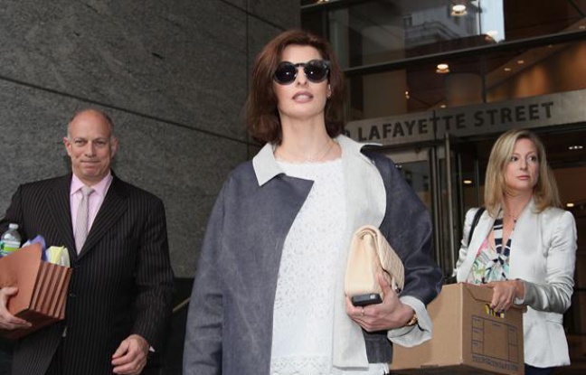 Le mannequin Linda Evangelista à la sortie d'un tribunal de New York, le 4 mai 2012. Le mannequin Linda Evangelista à la sortie d'un tribunal de New York, le 4 mai 2012.