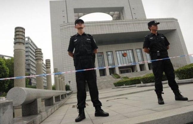 Quatre responsables policiers chinois jugés vendredi ont reconnu avoir sabordé une enquête sur l'assassinat d'un homme d'affaires britannique, pour tenter d'épargner Gu Kailai, l'épouse d'un ex-dirigeant accusée de ce meurtre. Quatre responsables policiers chinois jugés vendredi ont reconnu avoir sabordé une enquête sur l'assassinat d'un homme d'affaires britannique, pour tenter d'épargner Gu Kailai, l'épouse d'un ex-dirigeant accusée de ce meurtre.