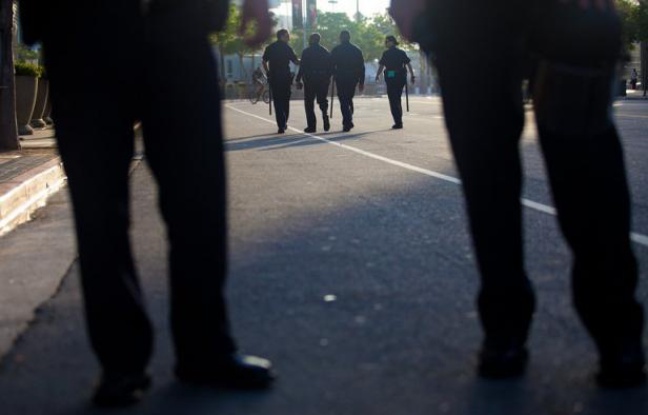 L'homme considéré par les médias américains comme le possible auteur du film controversé sur l'islam ayant entraîné des violences au Moyen Orient et au Maghreb, vit sous protection policière au sud de Los Angeles. L'homme considéré par les médias américains comme le possible auteur du film controversé sur l'islam ayant entraîné des violences au Moyen Orient et au Maghreb, vit sous protection policière au sud de Los Angeles.