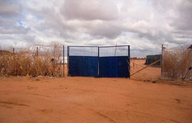 Des hommes armés ont tué une personne et ont enlevé des travailleurs humanitaires dans un camp de réfugiés de Dadaab, dans l'est du Kenya près de la frontière somalienne, a-t-on appris vendredi auprès de la Croix rouge, la police et l'armée. Des hommes armés ont tué une personne et ont enlevé des travailleurs humanitaires dans un camp de réfugiés de Dadaab, dans l'est du Kenya près de la frontière somalienne, a-t-on appris vendredi auprès de la Croix rouge, la police et l'armée.