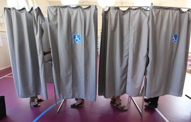 Un isoloir, à Strasbourg au premier tour des législatives le 10 juin 2012. Un isoloir, à Strasbourg au premier tour des législatives le 10 juin 2012.
