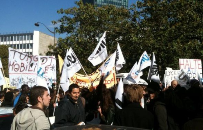 Manifestation d'étudiants devant la fac de Jussieu, à Paris, le jeudi 21 octobre. Manifestation d'étudiants devant la fac de Jussieu, à Paris, le jeudi 21 octobre.