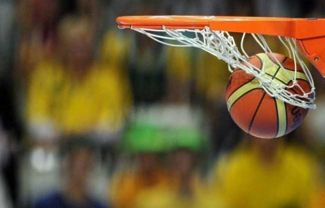 Boulogne-sur-Mer (ProB) a réalisé un petit exploit en se qualifiant pour les demi-finales de la Coupe de France de basket-ball aux dépens de Strasbourg, deuxième de ProA (88-86), tandis que Villeurbanne s'est imposé sur le parquet de Roanne (75-63), mardi. Boulogne-sur-Mer (ProB) a réalisé un petit exploit en se qualifiant pour les demi-finales de la Coupe de France de basket-ball aux dépens de Strasbourg, deuxième de ProA (88-86), tandis que Villeurbanne s'est imposé sur le parquet de Roanne (75-63), mardi.