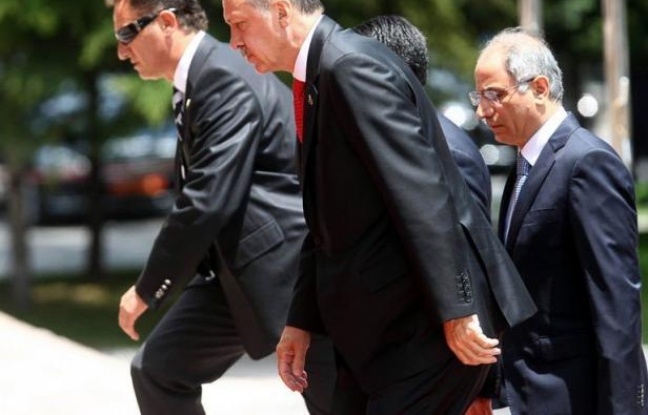 La Turquie a accusé lundi la Syrie d'avoir commis un acte "hostile au plus haut point" après la destruction de l'un de ses avions de combat, faisant craindre une escalade de la crise entre les deux voisins, à la veille d'une réunion de l'Otan. La Turquie a accusé lundi la Syrie d'avoir commis un acte "hostile au plus haut point" après la destruction de l'un de ses avions de combat, faisant craindre une escalade de la crise entre les deux voisins, à la veille d'une réunion de l'Otan.