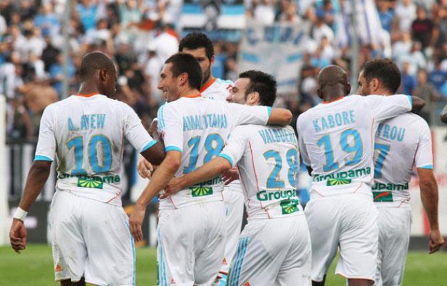 L'Olympique de Marseille fête le but de Morgan Amalfitano contre Evian-Thonon-Gaillard, le 23 septembre 2012 au stade Vélodrome. L'Olympique de Marseille fête le but de Morgan Amalfitano contre Evian-Thonon-Gaillard, le 23 septembre 2012 au stade Vélodrome.