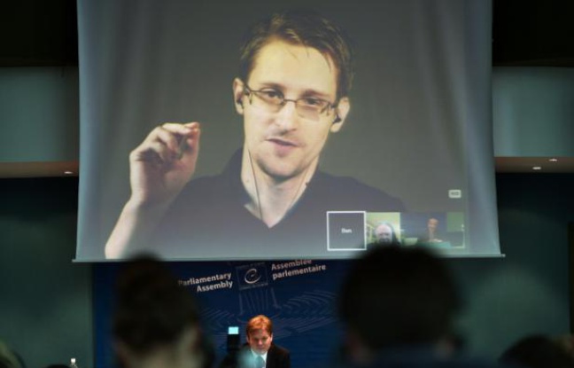 Edward Snowden sur un écran au Parlement de Strasbourg en France, le 23 juin 2015 Edward Snowden sur un écran au Parlement de Strasbourg en France, le 23 juin 2015