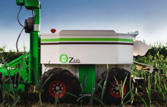 Le robot de désherbage OZ440. Le robot de désherbage OZ440.