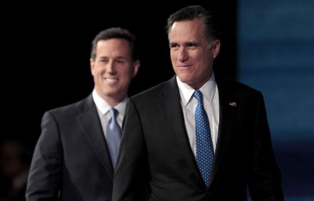 Rick Santorum et Mitt Romney à Myrtle Beach, en Caroline du Sud (Etats-Unis), le 16 janvier 2012. Rick Santorum et Mitt Romney à Myrtle Beach, en Caroline du Sud (Etats-Unis), le 16 janvier 2012.