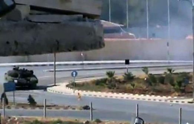 L'armée syrienne a pénétré mercredi matin avec des chars dans le quartier rebelle de Salaheddine, à Alep, où de très violents combats avaient lieu, a affirmé à l'AFP un commandant local de l'Armée syrienne libre (ASL, rebelles). L'armée syrienne a pénétré mercredi matin avec des chars dans le quartier rebelle de Salaheddine, à Alep, où de très violents combats avaient lieu, a affirmé à l'AFP un commandant local de l'Armée syrienne libre (ASL, rebelles).