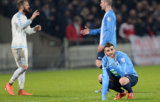 Les joueurs de Trélissac éliminés par l'OM en 8e de finale de Coupe de France au stade Chaban-Delmas de Bordeaux, le 11 février 2016. Les joueurs de Trélissac éliminés par l'OM en 8e de finale de Coupe de France au stade Chaban-Delmas de Bordeaux, le 11 février 2016.