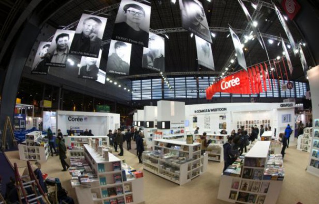 Le stand de la littérature sud-coréenne, invitée d'honneur, au Salon du Livre Porte de Versailles à Paris le 16 mars 2016 Le stand de la littérature sud-coréenne, invitée d'honneur, au Salon du Livre Porte de Versailles à Paris le 16 mars 2016