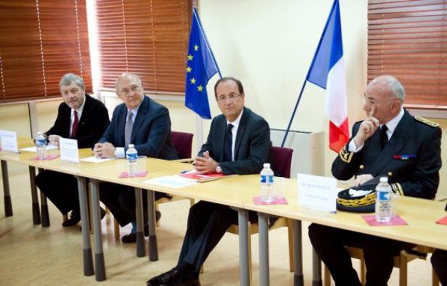 Le coup de pouce au Smic, promis par François Hollande et très attendu par les organisations syndicales, doit rester modéré, selon les experts, pour ne pas peser sur l'emploi et les comptes publics. Le coup de pouce au Smic, promis par François Hollande et très attendu par les organisations syndicales, doit rester modéré, selon les experts, pour ne pas peser sur l'emploi et les comptes publics.