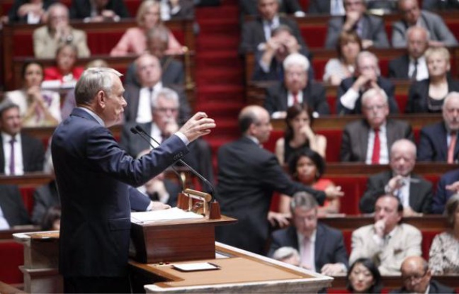 Jean-Marc Ayrault prononce son discours de politique générale le 3 juillet 2012 à L'Assemblée nationale Jean-Marc Ayrault prononce son discours de politique générale le 3 juillet 2012 à L'Assemblée nationale