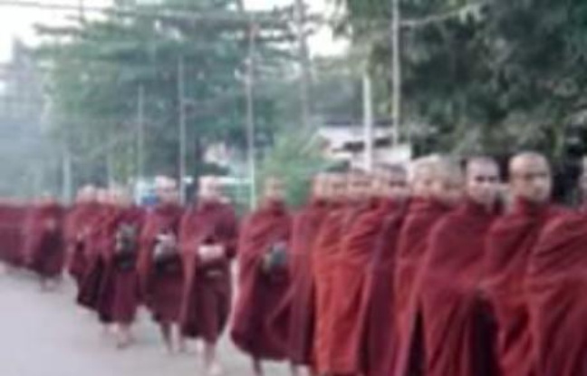 Un journaliste japonais tué en Birmanie lors des émeutes jeudi 27 septembre 2007 Un journaliste japonais tué en Birmanie lors des émeutes jeudi 27 septembre 2007