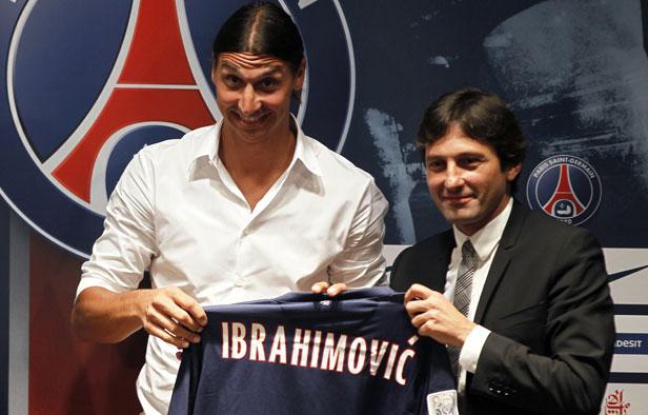 L'attaquant du PSG, Zlatan Ibrahimovic (à g.) lors de sa présentation au Parc des Princes, le 18 juillet 2012. L'attaquant du PSG, Zlatan Ibrahimovic (à g.) lors de sa présentation au Parc des Princes, le 18 juillet 2012.