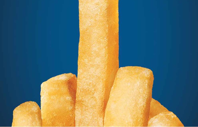 Un paquet de frites en forme de doigt d'honneur repris comme symbole suite aux attentats de Bruxelles Un paquet de frites en forme de doigt d'honneur repris comme symbole suite aux attentats de Bruxelles
