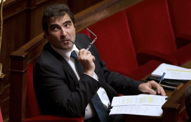 Les députés UMP se sont levés pour protester quand Mme Dumont a coupé la parole à leur chef de file, Christian Jacob, et a fait procéder à un vote, précédemment annoncé, sur un amendement. "Bartolone !, Bartolone !", ont-ils alors crié pour réclamer le retour du président, dont la conduite du débat, depuis dix jours, fait l'unanimité à gauche et à droite. Les députés UMP se sont levés pour protester quand Mme Dumont a coupé la parole à leur chef de file, Christian Jacob, et a fait procéder à un vote, précédemment annoncé, sur un amendement. "Bartolone !, Bartolone !", ont-ils alors crié pour réclamer le retour du président, dont la conduite du débat, depuis dix jours, fait l'unanimité à gauche et à droite.