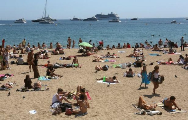 Un mégot abandonné sur une plage mettra 1 à 2 ans à disparaître, une canette en aluminium 200 ans, une bouteille en plastique 400 ans... L'opération annuelle "Vacances propres" a été lancée mercredi pour rappeler aux futurs estivants que le recyclage ne connaît pas de vacances. Un mégot abandonné sur une plage mettra 1 à 2 ans à disparaître, une canette en aluminium 200 ans, une bouteille en plastique 400 ans... L'opération annuelle "Vacances propres" a été lancée mercredi pour rappeler aux futurs estivants que le recyclage ne connaît pas de vacances.