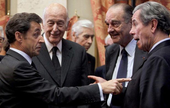 Nicolas Sarkozy au Conseil constitutionnel en compagnie de Valéry Giscard d'Estaing, Jacques Chirac et Bernard debré, le 1er mars 2010. Nicolas Sarkozy au Conseil constitutionnel en compagnie de Valéry Giscard d'Estaing, Jacques Chirac et Bernard debré, le 1er mars 2010.