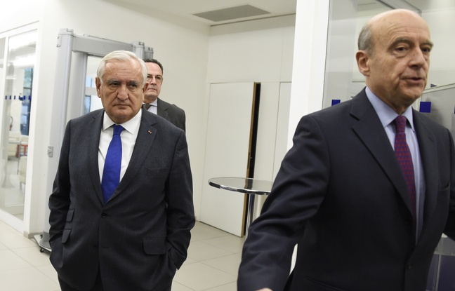Paris, le 7 décembre 2015. Alain Juppé et Jean-Pierre Raffarin à l'issue d'une réunion au siège des Républicains. Paris, le 7 décembre 2015. Alain Juppé et Jean-Pierre Raffarin à l'issue d'une réunion au siège des Républicains.