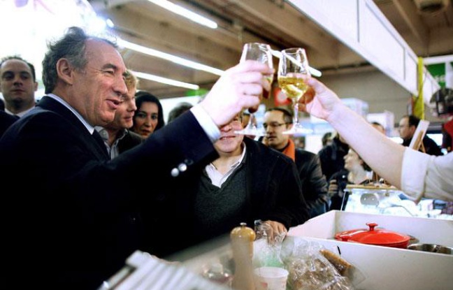 François Bayrou au Salon de l'agriculture de Paris, le 7 mars 2010. François Bayrou au Salon de l'agriculture de Paris, le 7 mars 2010.